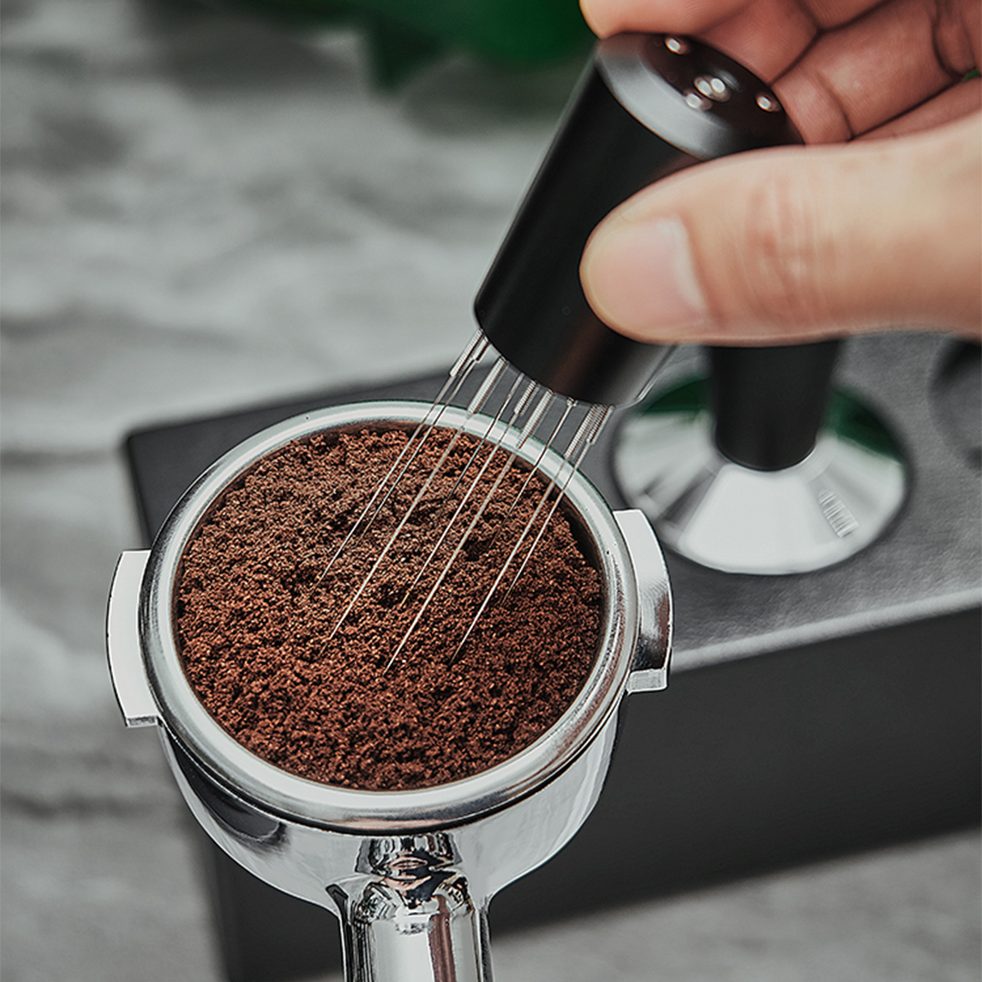 Geekin Magnetic Powder Needle for precise coffee dosing and distribution in espresso preparation