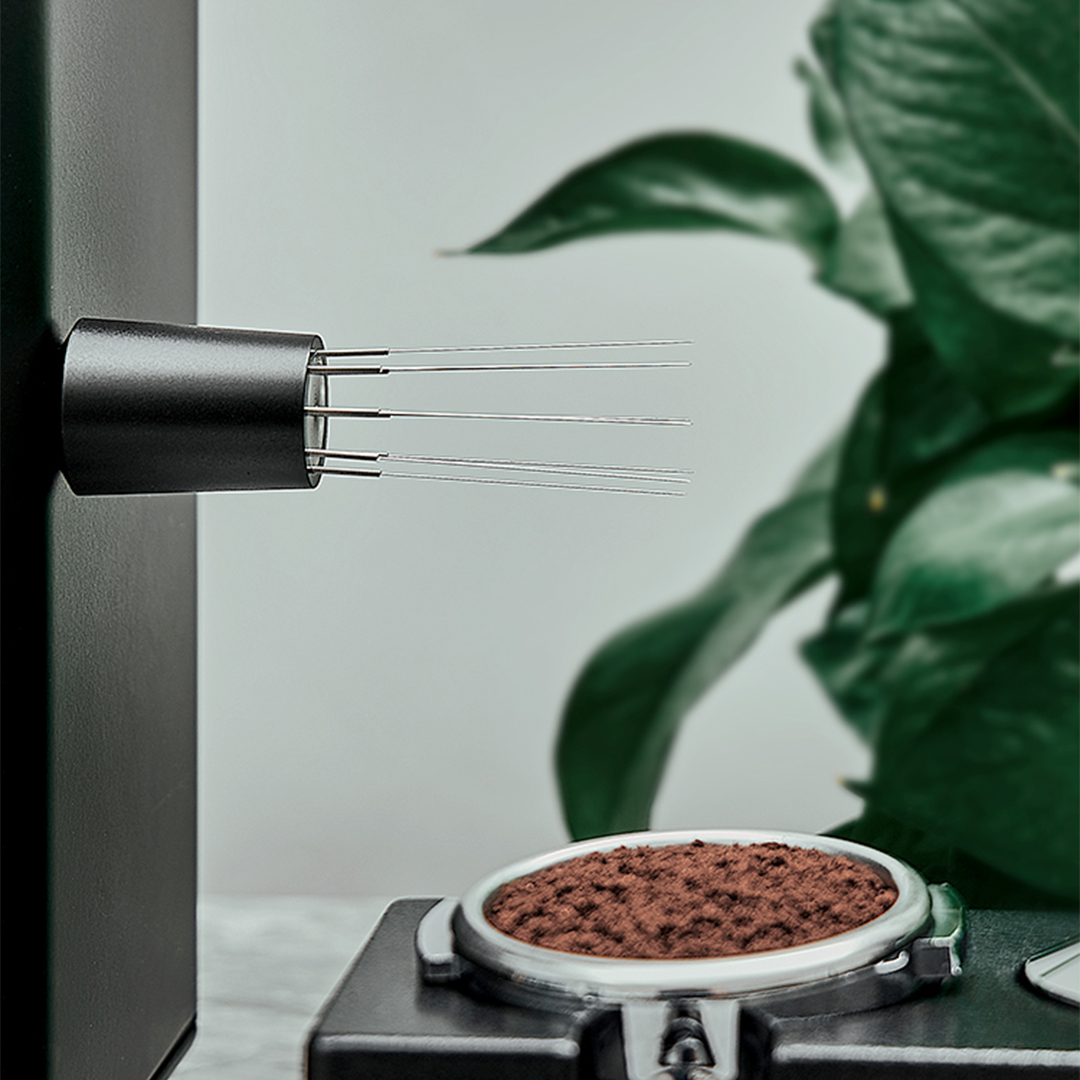 Geekin Magnetic Powder Needle for precise coffee dosing and distribution in espresso preparation