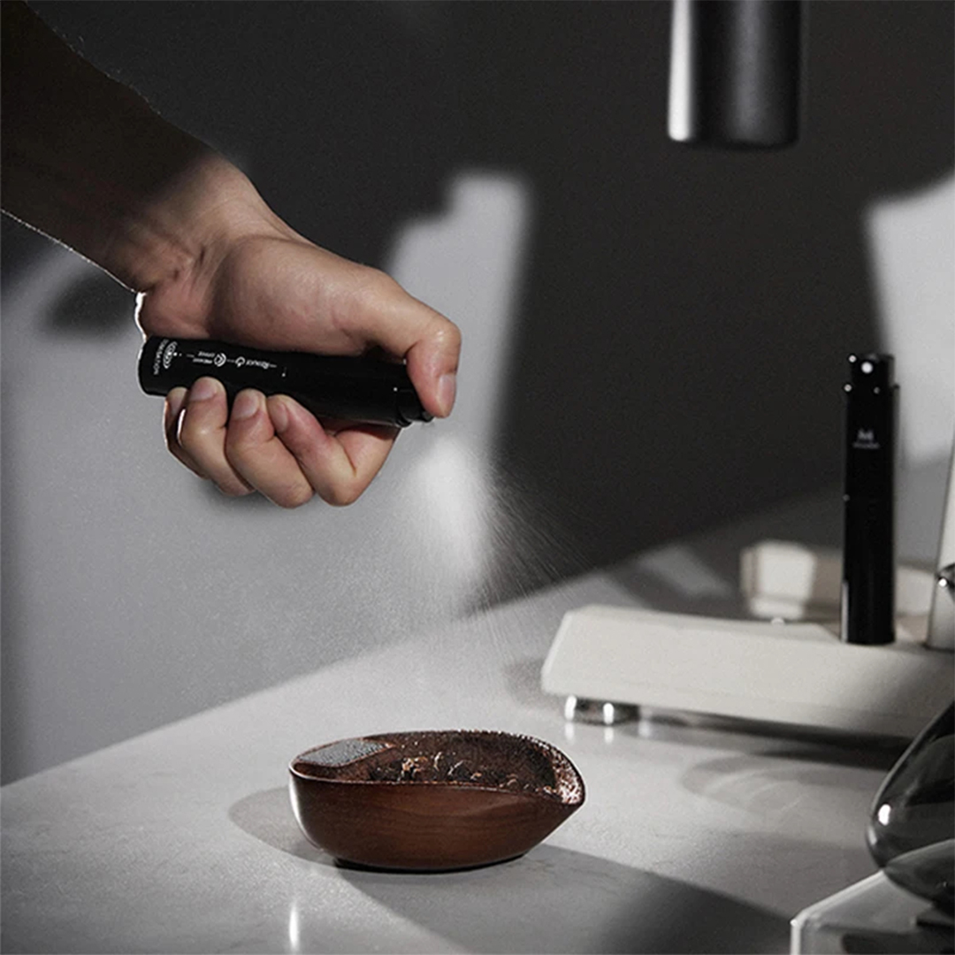 Muvna anti-static coffee water spray bottle black – Geek In